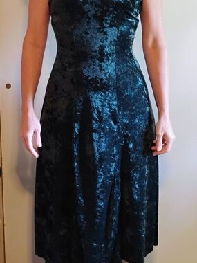 Velvet A-Line Midi Dress in Dark Green